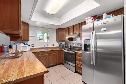 Kitchen - 740 W Rosal Ave, Apache Junction, AZ 85120 photo 4 of 5