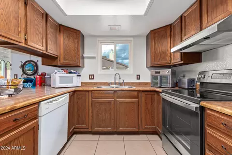 Kitchen - 740 W Rosal Ave, Apache Junction, AZ 85120 photo 5 of 5
