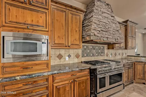 Kitchen - 3914 E Omega Cir, Mesa, AZ 85215 photo 5 of 7