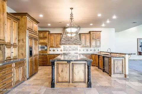 Kitchen - 3914 E Omega Cir, Mesa, AZ 85215 photo 3 of 7