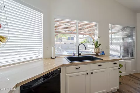 Kitchen - 7447 E Natal Ave, Mesa, AZ 85209 photo 6 of 7
