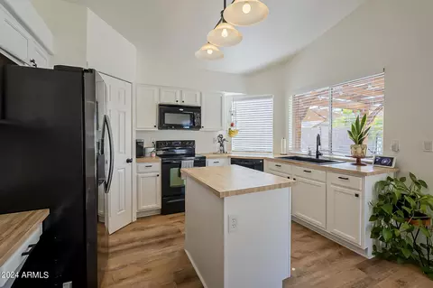 Kitchen - 7447 E Natal Ave, Mesa, AZ 85209 photo 2 of 7