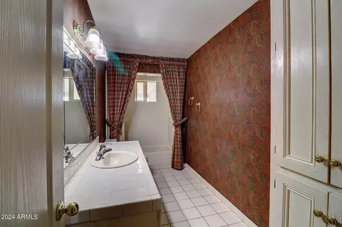 Bath - 767 E Pony Ln, Gilbert, AZ 85295 photo 1 of 7