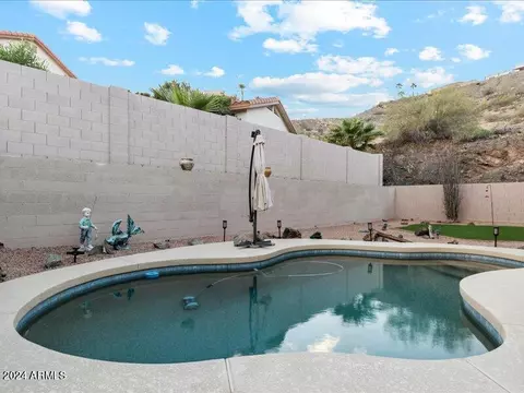 Exterior - 805 E Silverwood Dr, Phoenix, AZ 85048 photo 4 of 7