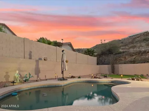 Exterior - 805 E Silverwood Dr, Phoenix, AZ 85048 photo 5 of 7