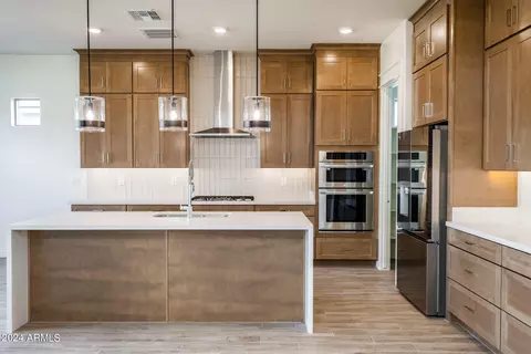 7566 W Gelding Dr, Peoria, AZ 85381