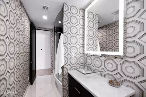 Bath - 4135 N 33rd Pl, Phoenix, AZ 85018 photo 7 of 7