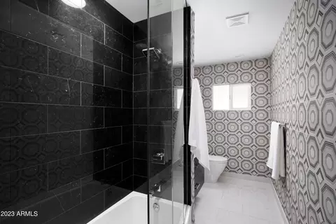 Bath - 4135 N 33rd Pl, Phoenix, AZ 85018 photo 6 of 7