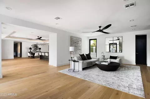 Living - 4135 N 33rd Pl, Phoenix, AZ 85018 photo 1 of 6