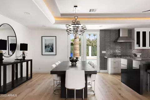 Dining - 4135 N 33rd Pl, Phoenix, AZ 85018 photo 2 of 3