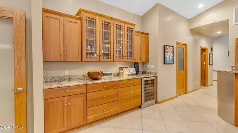 Kitchen - 3716 E Ahwatukee Dr, Phoenix, AZ 85044 photo 9 of 10