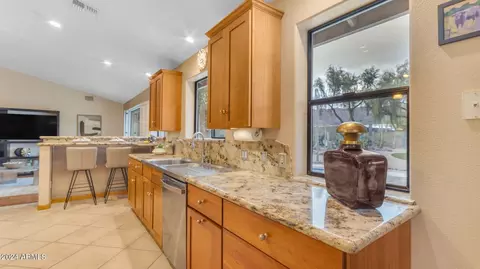 Kitchen - 3716 E Ahwatukee Dr, Phoenix, AZ 85044 photo 7 of 10