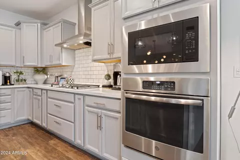 Kitchen - 3878 E Harrison St, Gilbert, AZ 85295 photo 3 of 4