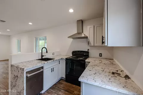 402 W Colter St, Phoenix, AZ 85013 photo 3