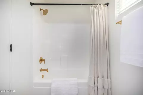 Bath - 3106 E Merrill Ave, Gilbert, AZ 85234 photo 3 of 3