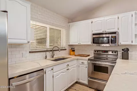 Kitchen - 3933 E Des Moines St, Mesa, AZ 85205 photo 2 of 6