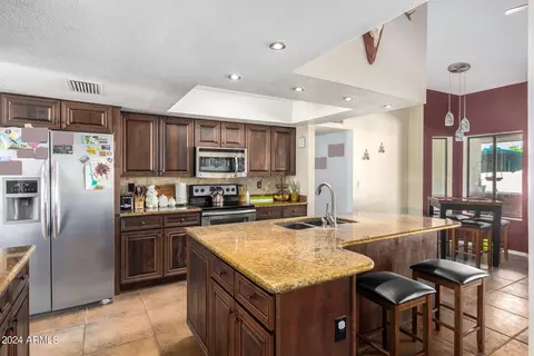 Kitchen - 1838 E Manhatton Dr, Tempe, AZ 85282 photo 3 of 4