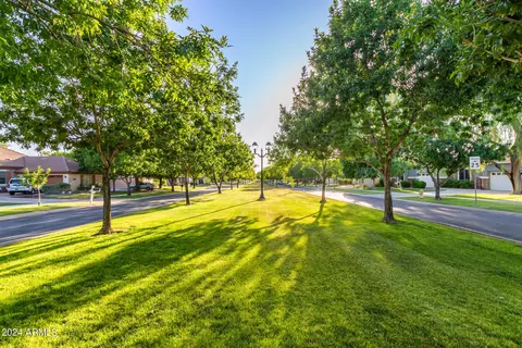 View/Area - 2960 E Park Ave, Gilbert, AZ 85234 photo 7 of 9