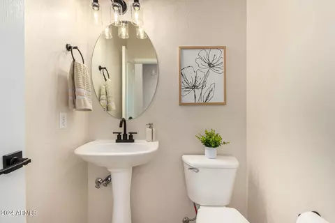 Bath - 2960 E Park Ave, Gilbert, AZ 85234 photo 2 of 4