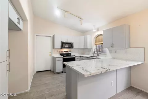 3945 E Monona Dr, Phoenix, AZ 85050 photo 8