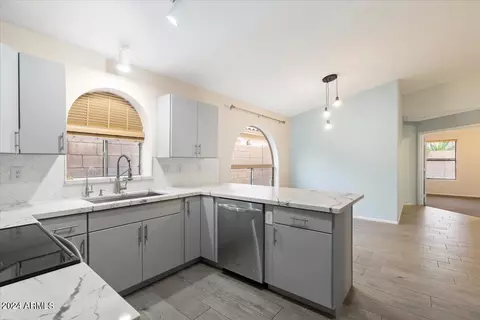 3945 E Monona Dr, Phoenix, AZ 85050 photo 9