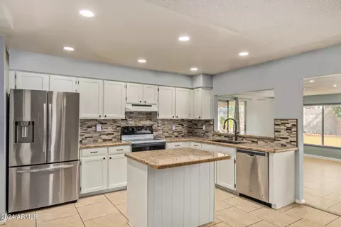 18011 N 33rd Dr, Phoenix, AZ 85053 photo 2