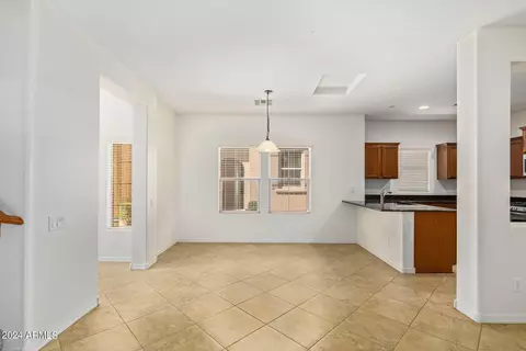 3960 E Cat Balue Dr, Phoenix, AZ 85050 photo 6