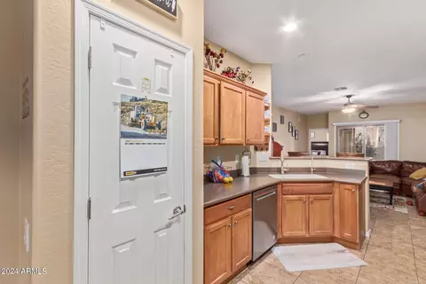 Kitchen - 11056 E Sombra Ave, Mesa, AZ 85212 photo 5 of 6