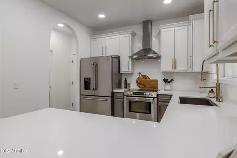 Kitchen - 3868 S Winter Ln, Gilbert, AZ 85297 photo 2 of 4