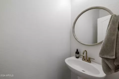 Bath - 3868 S Winter Ln, Gilbert, AZ 85297 photo 3 of 3