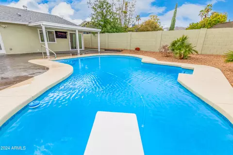 Exterior - 2366 E Sahuaro Dr, Phoenix, AZ 85028 photo 7 of 11