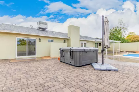 Exterior - 2366 E Sahuaro Dr, Phoenix, AZ 85028 photo 5 of 11