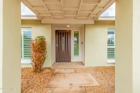 Exterior - 2366 E Sahuaro Dr, Phoenix, AZ 85028 photo 2 of 11