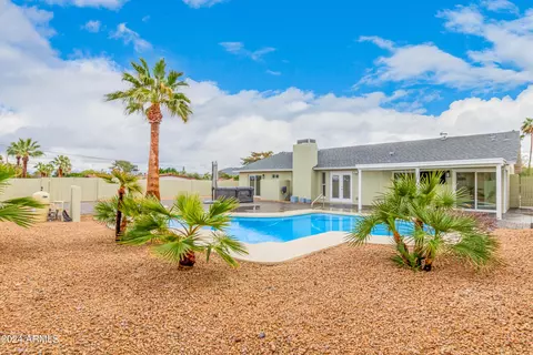 Exterior - 2366 E Sahuaro Dr, Phoenix, AZ 85028 photo 10 of 11