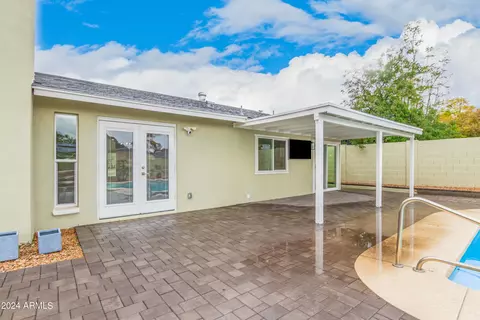 Exterior - 2366 E Sahuaro Dr, Phoenix, AZ 85028 photo 4 of 11