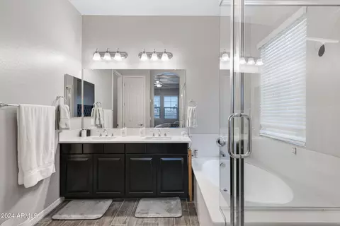 Bath - 790 S Edith Dr, Chandler, AZ 85225 photo 3 of 6