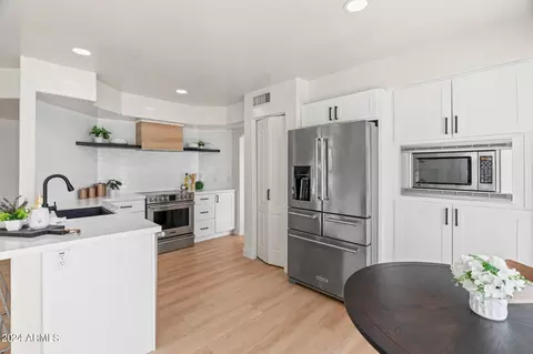 Kitchen - 5019 E Vaughn Dr, Phoenix, AZ 85044 photo 5 of 9
