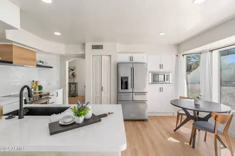 Dining - 5019 E Vaughn Dr, Phoenix, AZ 85044 photo 5 of 8