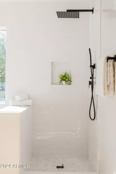 Bath - 5019 E Vaughn Dr, Phoenix, AZ 85044 photo 7 of 10