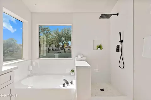 Bath - 5019 E Vaughn Dr, Phoenix, AZ 85044 photo 3 of 10