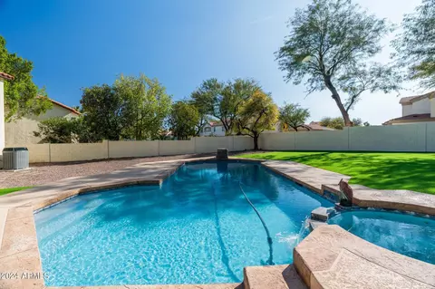 Exterior - 5019 E Vaughn Dr, Phoenix, AZ 85044 photo 10 of 14