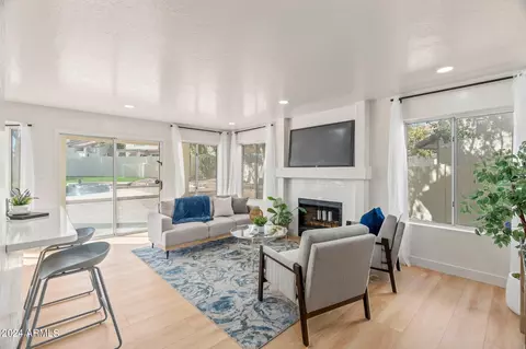 Living - 5019 E Vaughn Dr, Phoenix, AZ 85044 photo 7 of 10