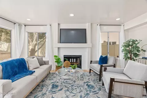 Living - 5019 E Vaughn Dr, Phoenix, AZ 85044 photo 4 of 10
