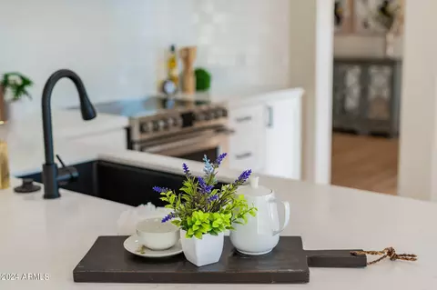 Kitchen - 5019 E Vaughn Dr, Phoenix, AZ 85044 photo 6 of 9