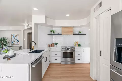 Kitchen - 5019 E Vaughn Dr, Phoenix, AZ 85044 photo 3 of 9