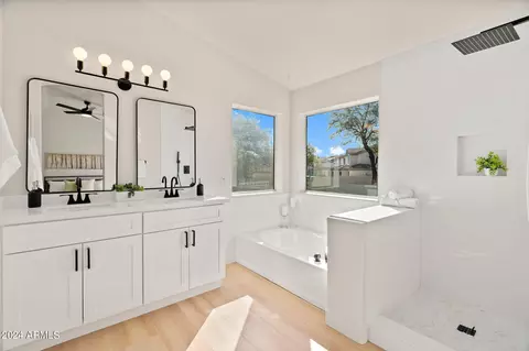 Bath - 5019 E Vaughn Dr, Phoenix, AZ 85044 photo 4 of 10