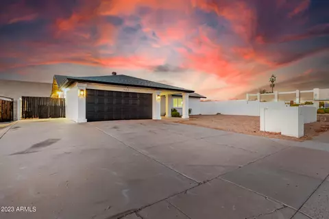 702 W Wagoner Rd, Phoenix, AZ 85023