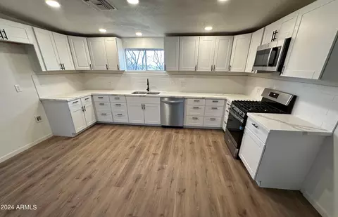 1246 E Sunny Ln, Benson, AZ 85602