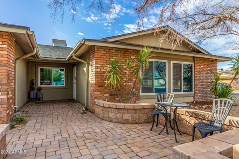 4235 Equestrian Trl, Phoenix, AZ 85044 photo 2
