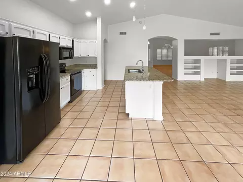 Kitchen - 3721 E Piute Ave, Phoenix, AZ 85050 photo 3 of 6